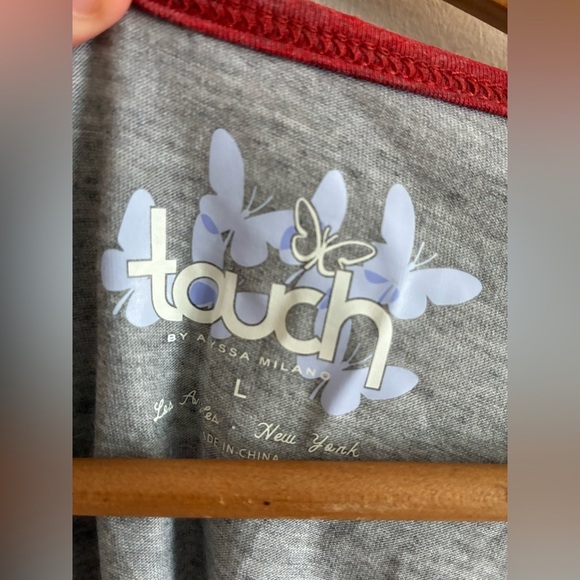 Touch by Alyssa Milano Detroit Red Wings Raglan Top Large NWT Lightweight - Picture 7 of 7